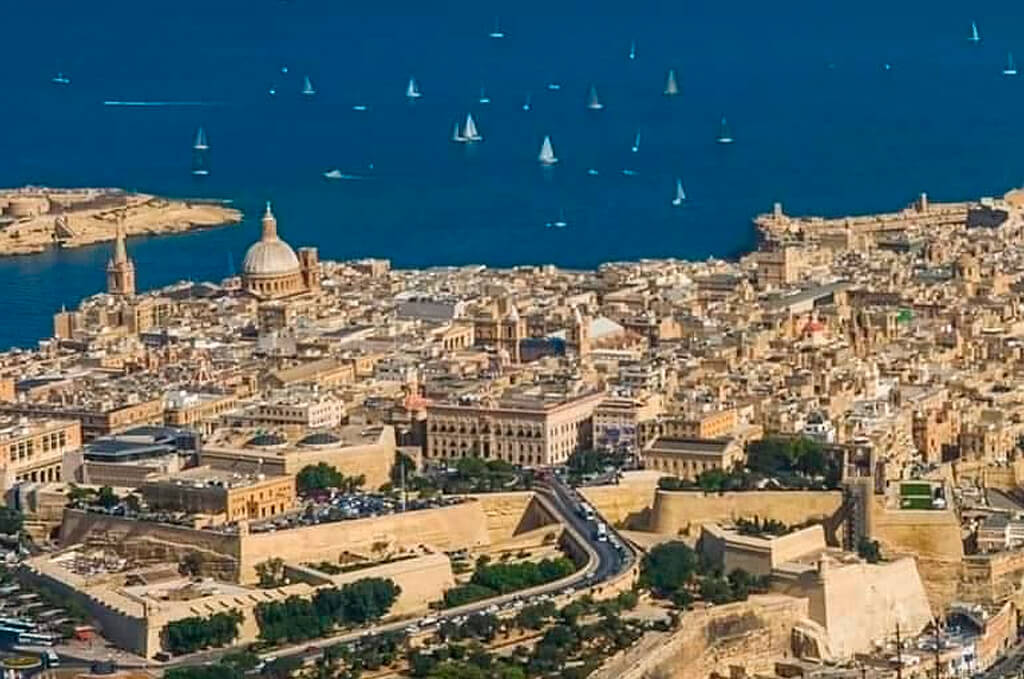 WYCIECZKA OBJAZDOWA PO WYSPIE – grupowe wycieczki po Malcie