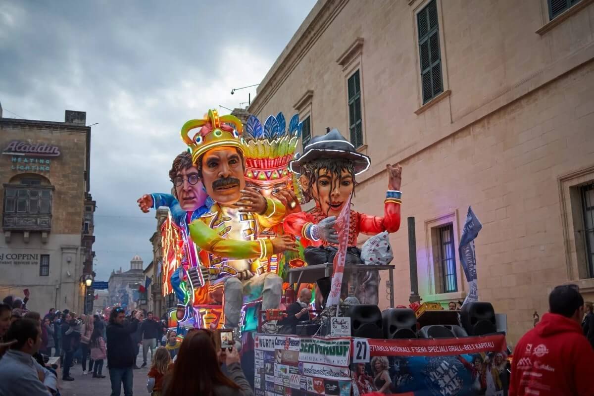 Karnawał na Malcie: historia, tradycje, karnawałowe przysmaki