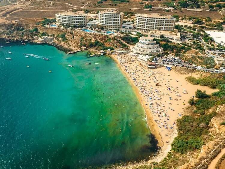 Plaże na Malcie: Golden Bay