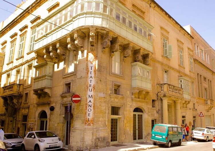 Zwiedzanie okolic Teatru Manoel